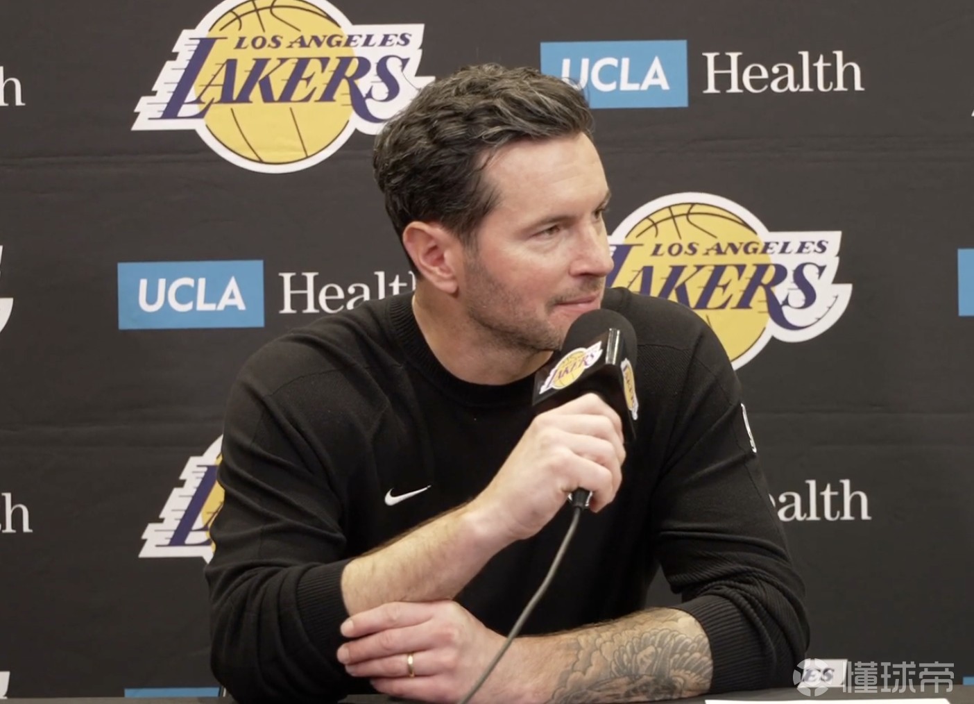 雷迪克：东契奇绝杀是个伟大的时刻；从没见过詹姆斯如此飞身救球